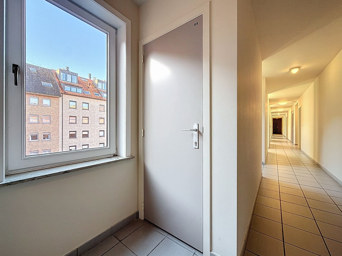 Volledig gerenoveerd appartement met zicht op de vaargeul en schildpad te Nieuwpoort foto 8