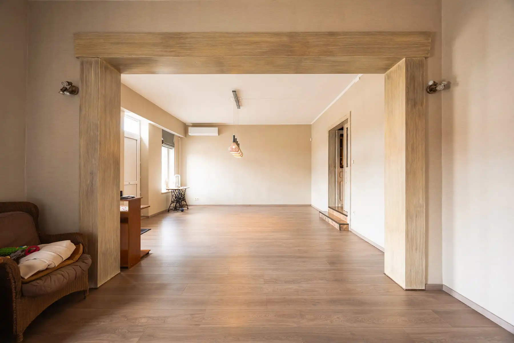 Veelzijdig handelspand met ruime woning op toplocatie foto 6