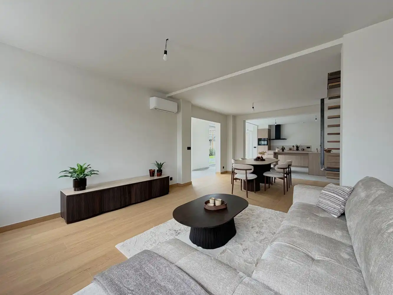 Exclusieve, energiezuinige woning met 3 slpks., 2 badks. + tuin foto 4