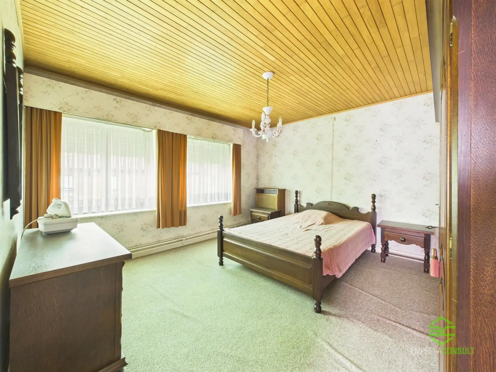 Ruime eigendom met woonst, appartement en opslagruimtes! foto 8