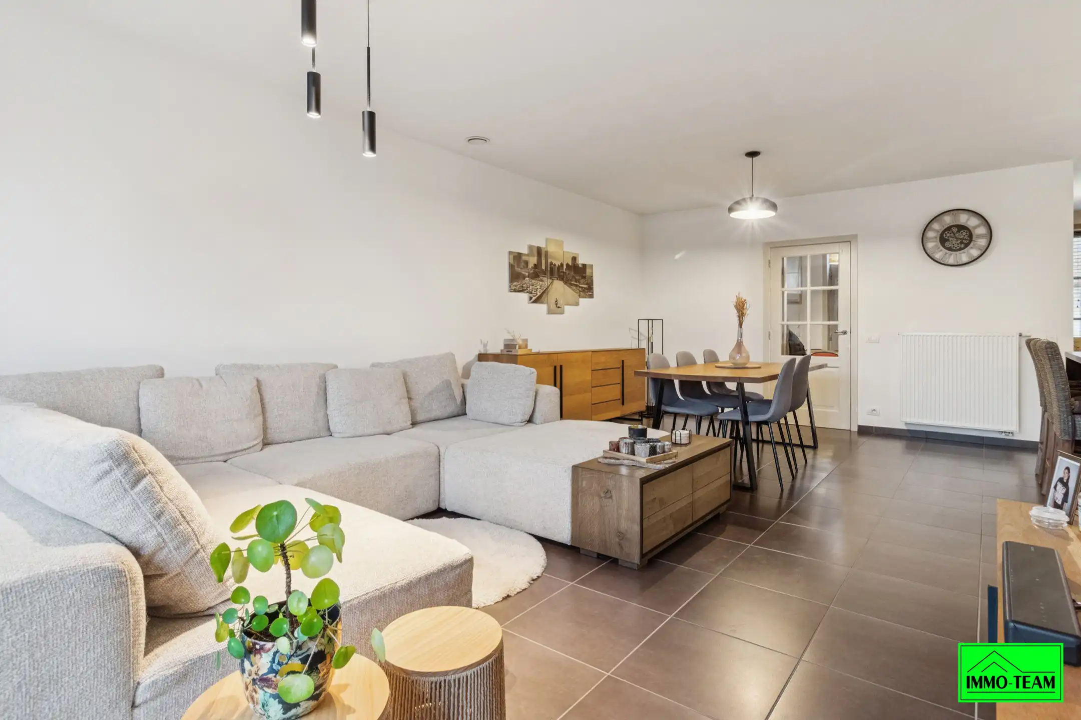 Gezellige  2-gevelwoning met 3 slks, tuin en garage foto 3