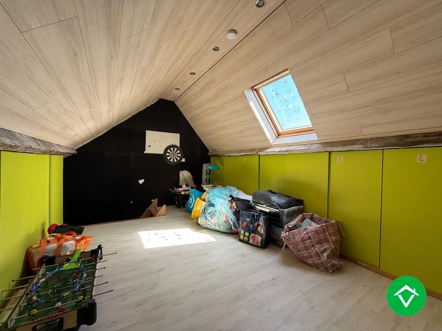 Instapklare woning met drie slaapkamers, tuin met uitweg, zolderkamer te Roeselare foto 23