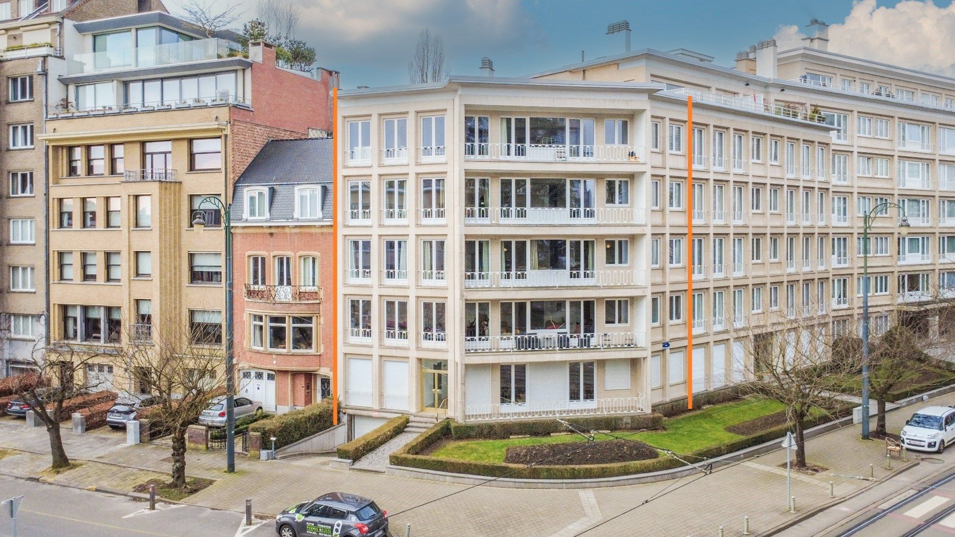 Gerenoveerd opbrengstgebouw - 6 appartementen + 5 garages! foto {{pictureIndex}}