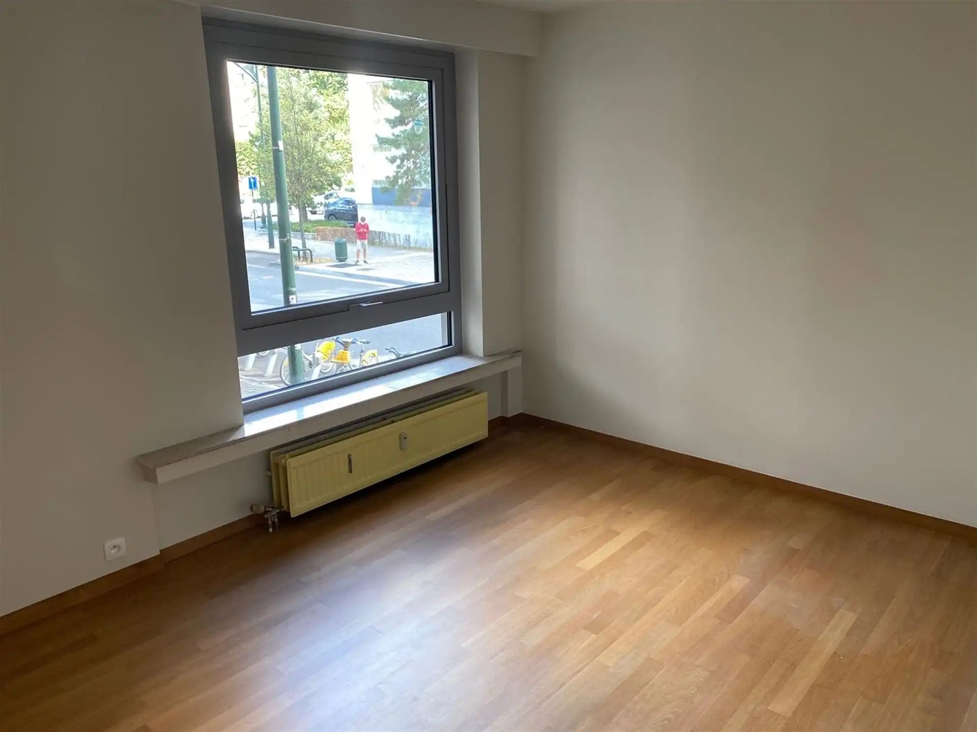 Gerenoveerd appartement met 2 slaapkamers en terras foto 11