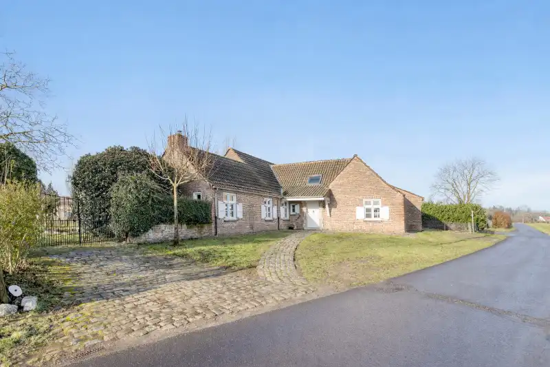 Charmante, landelijke woning op ruim perceel in Aalter foto 2