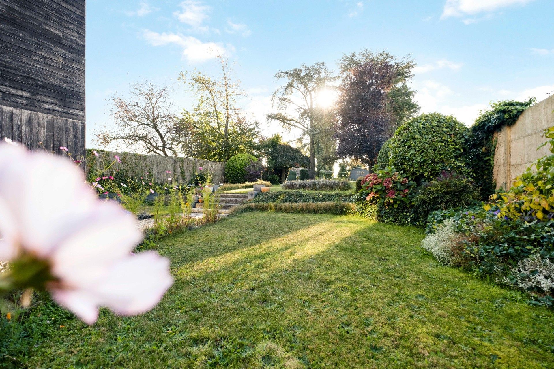 Karaktervolle burgerwoning met idyllische tuin te Pottes! foto 4