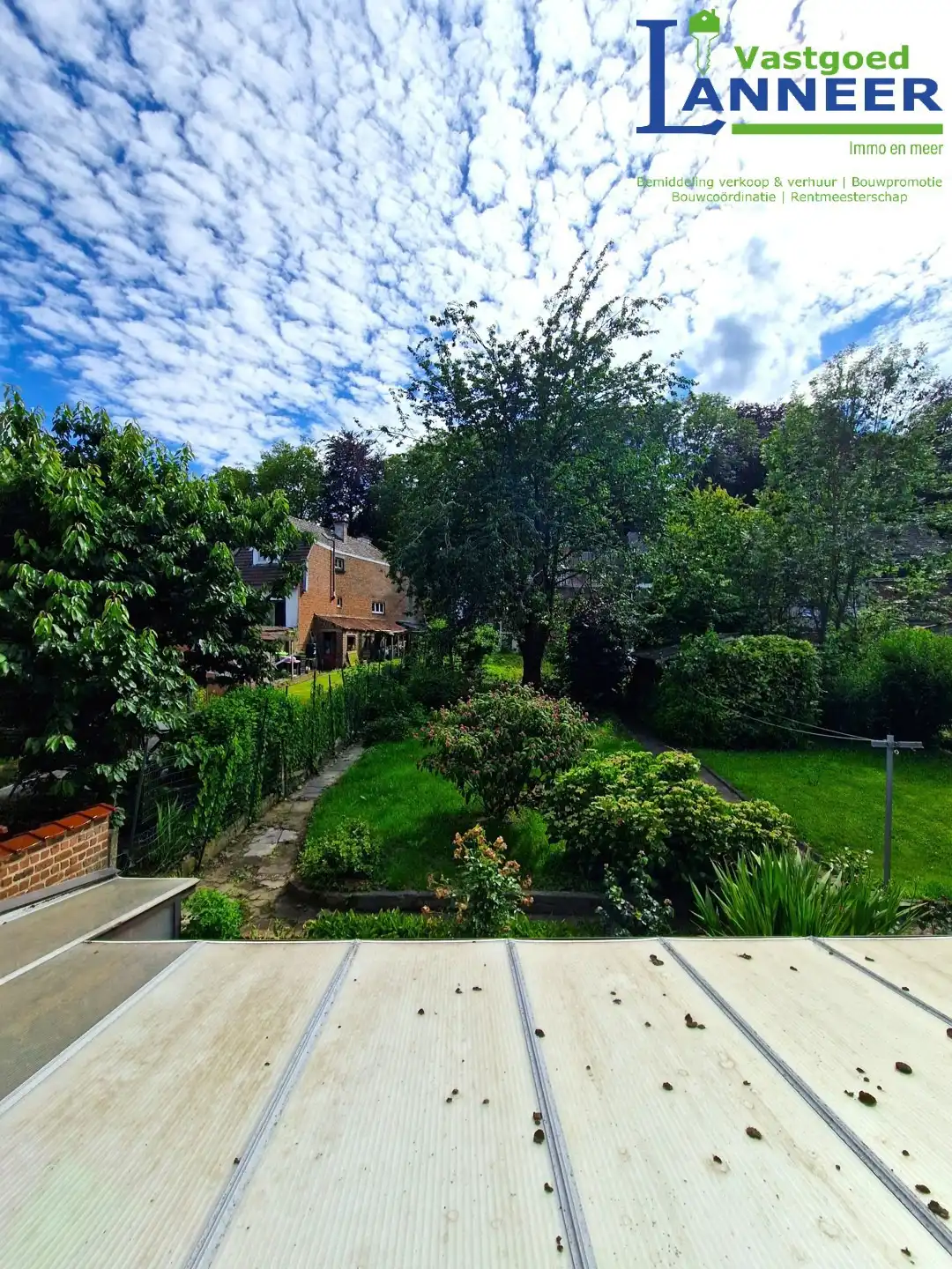 Ruime woning aan de rand van de stad met grote omheinde tuin foto 11