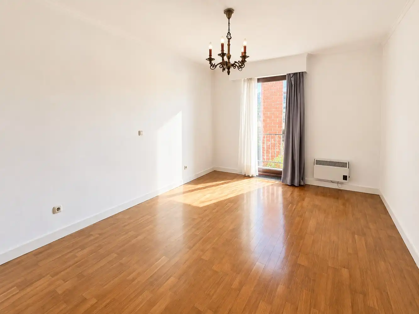 Lichtrijk en ruim appartement foto 6