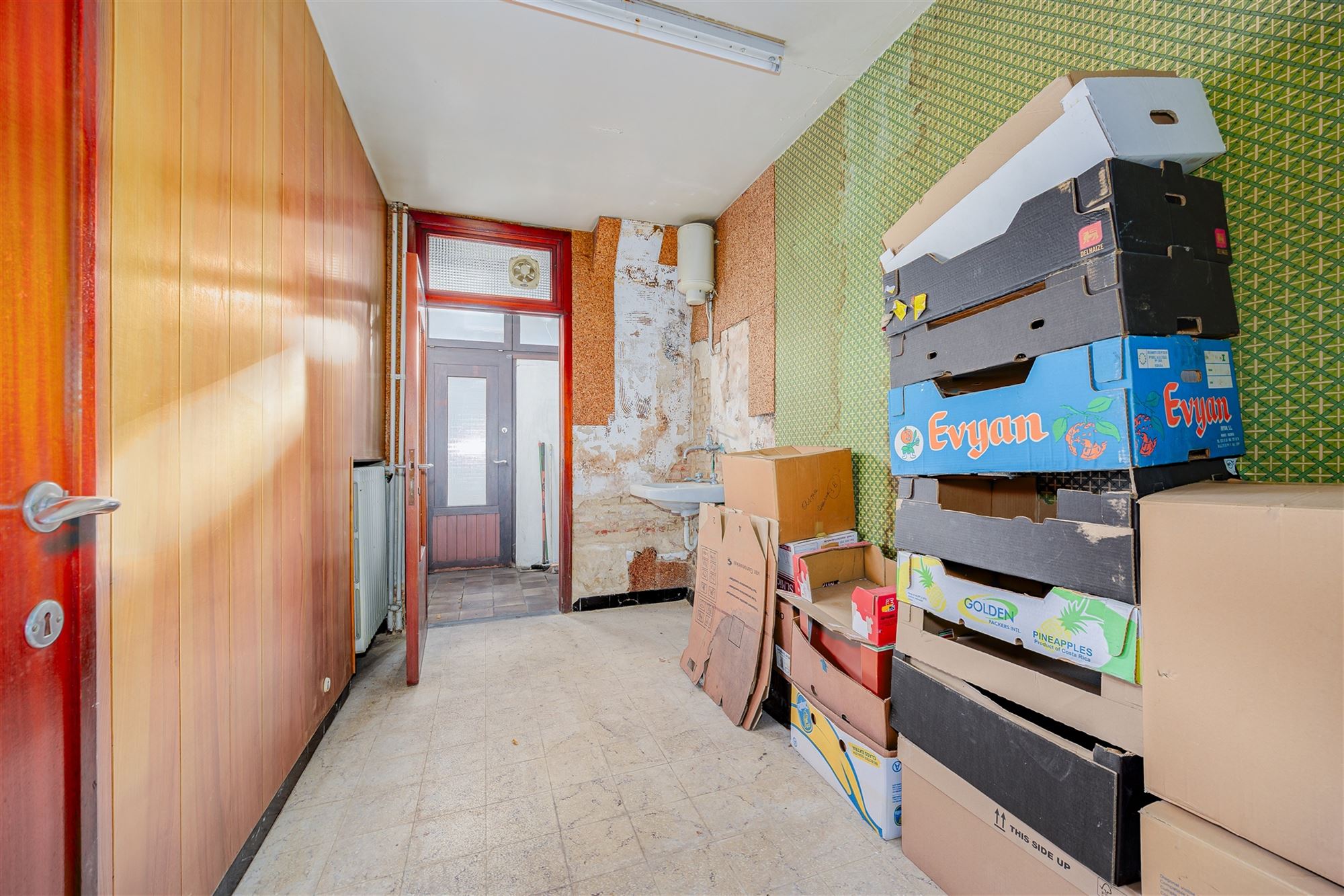 Te renoveren woning met 4 - 5 slk en garage foto 9