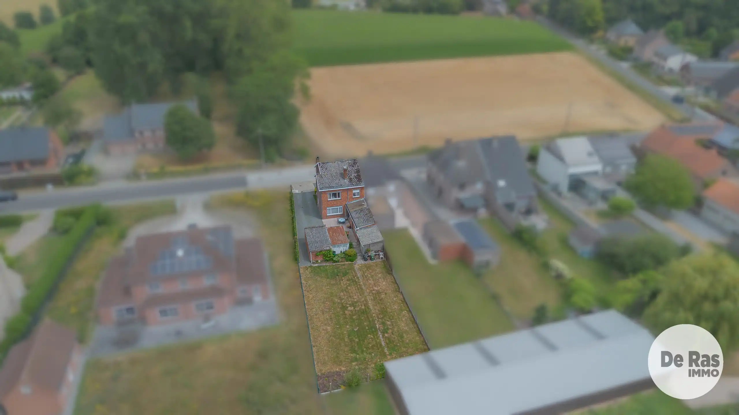 LEDE-Goed gelegen half open bebouwing in groene omgeving foto 2