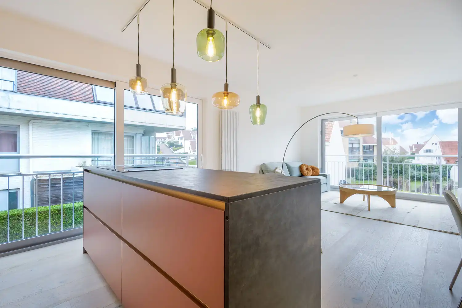 Volledig gerenoveerd lichtrijk appartement in rustig gelgen villa residentie te Duinbergen foto 11