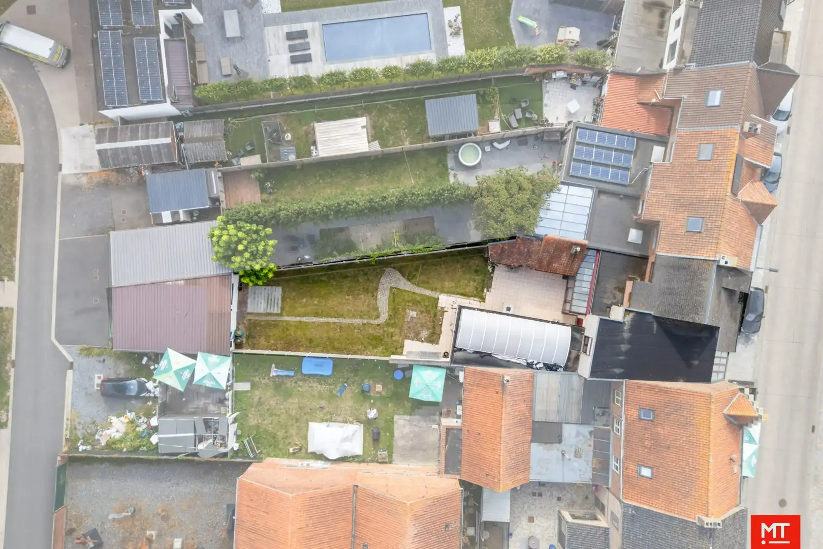 Bijzonder ruime woning met opslagruimte, dubbele garage en uitweg in centrum Langemark foto 20