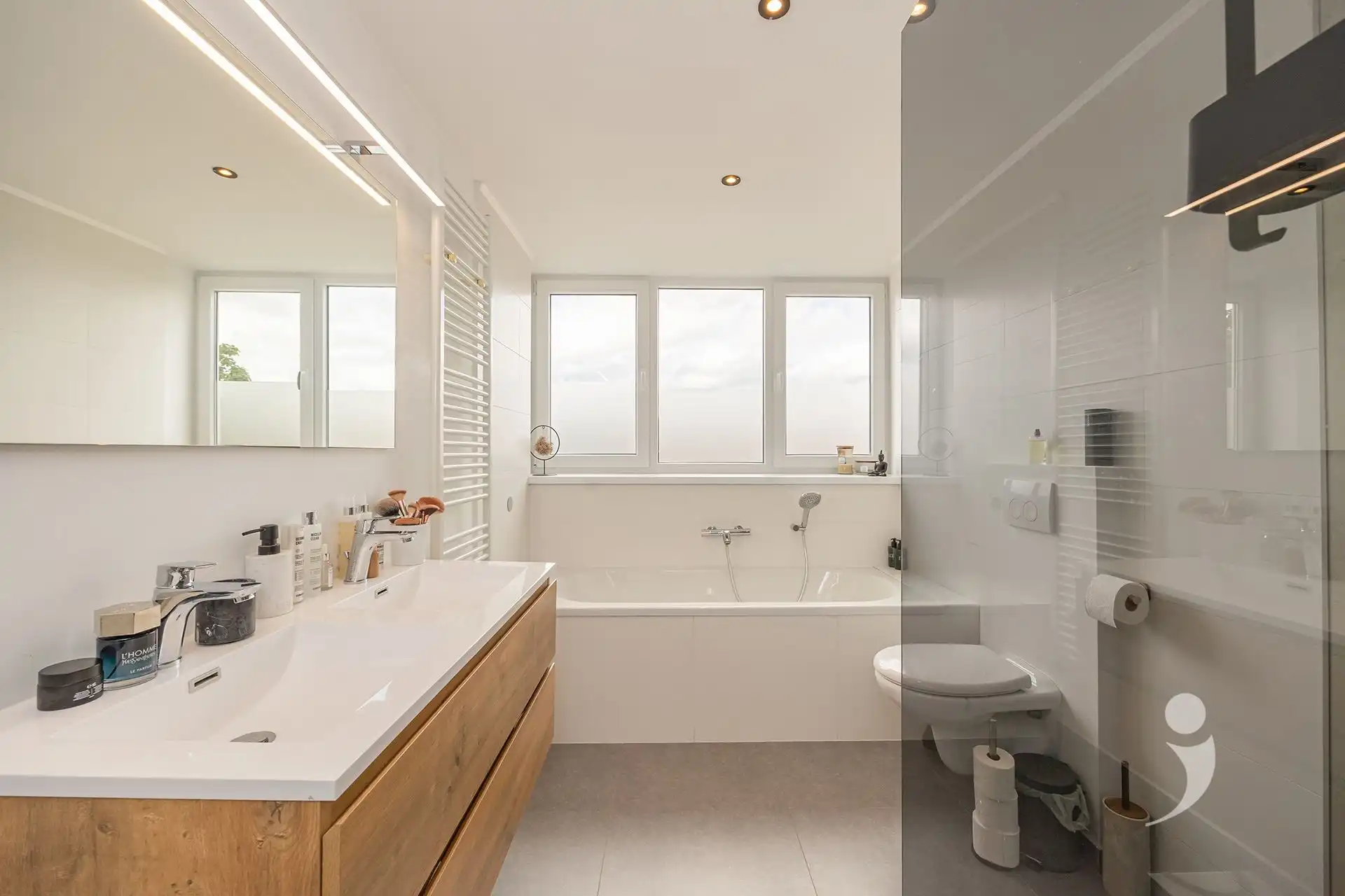 Recent gerenoveerde woning op een rustige locatie! foto 25