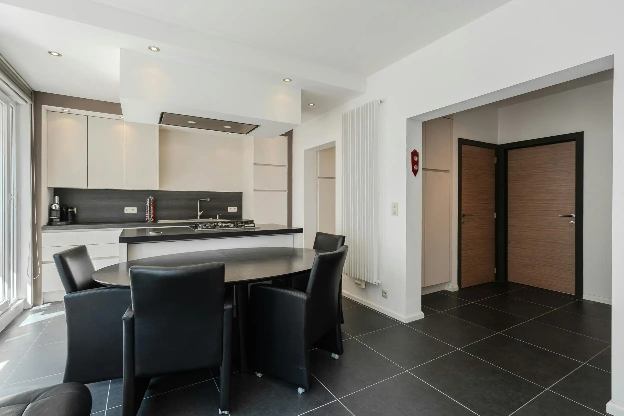 Instapklaar appartement met lateraal zeezicht te Mariakerke foto 4