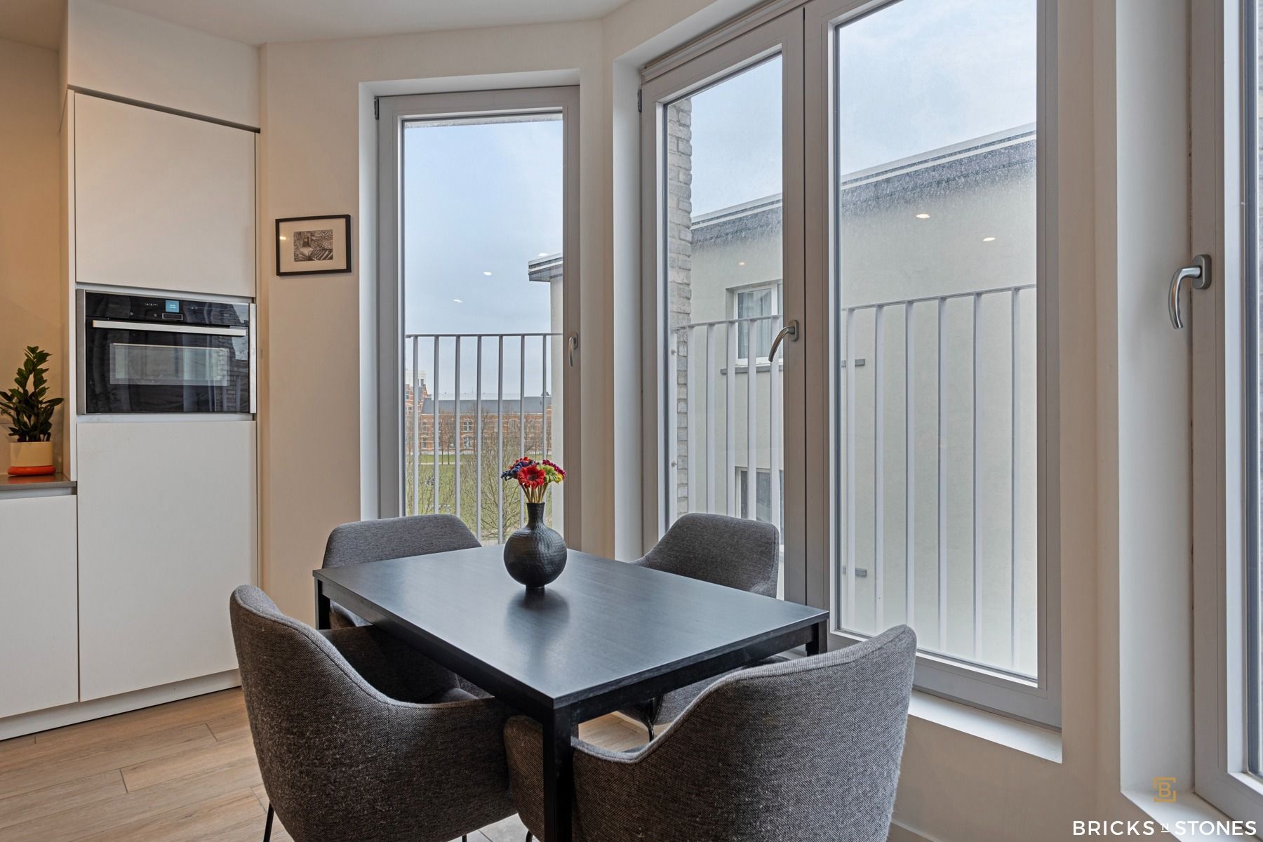 Knap 2-slaapkamer appartement met 2 terrassen foto 4
