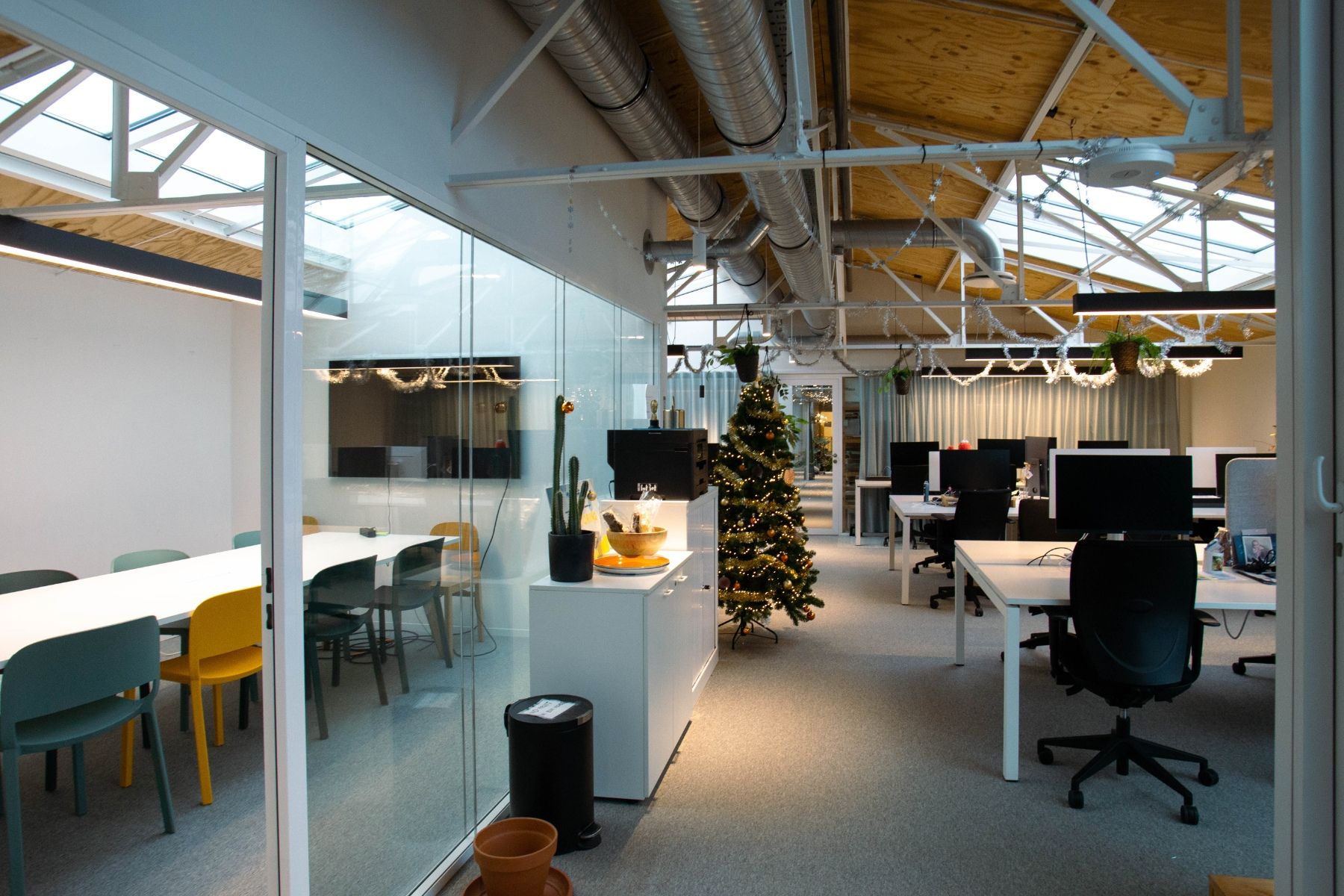 Kantoorruimtes vanaf 8 m² tot 215 m² in Gent. foto 2