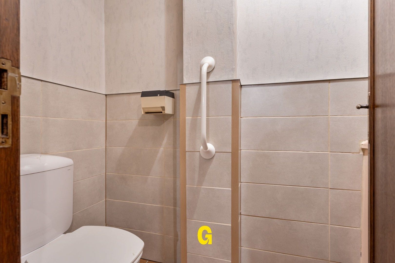 Op te frissen 3-slaapkamer appartement (124 m²) met terras, tuin en garage op wandelafstand van het centrum foto 22