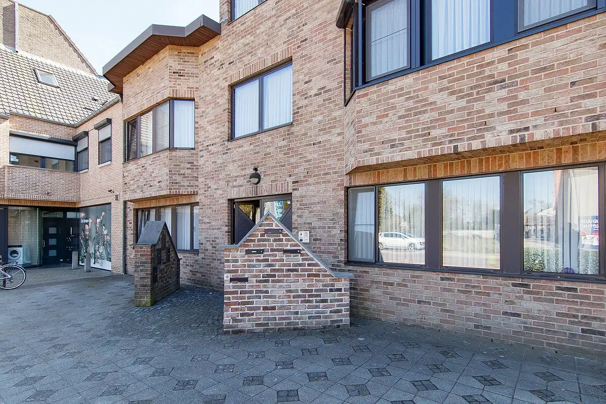 Verzorgd appartement met 2 slaapkamers,  groot terras en lift foto 2