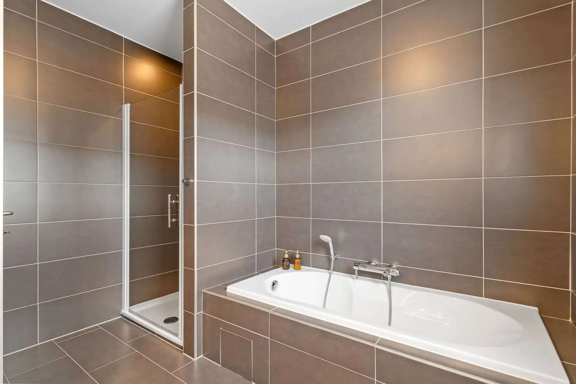 Prachtige moderne halfopen bebouwing, op perceel van 668m², op zeer centrale locatie te Moerzeke (Hamme) foto 14