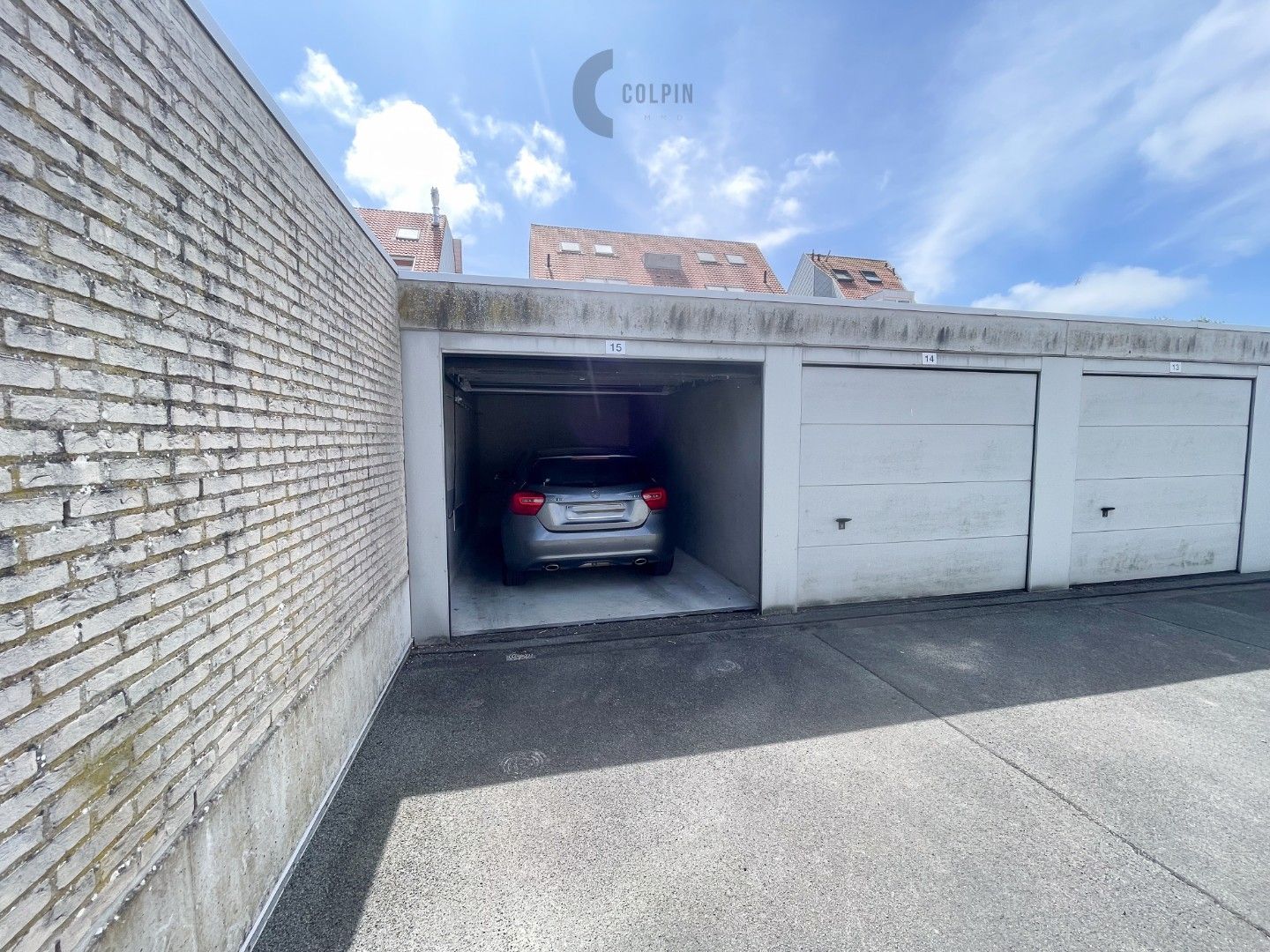 Afgesloten garagebox in garagecomplex op centrale ligging in Heist centrum foto 4