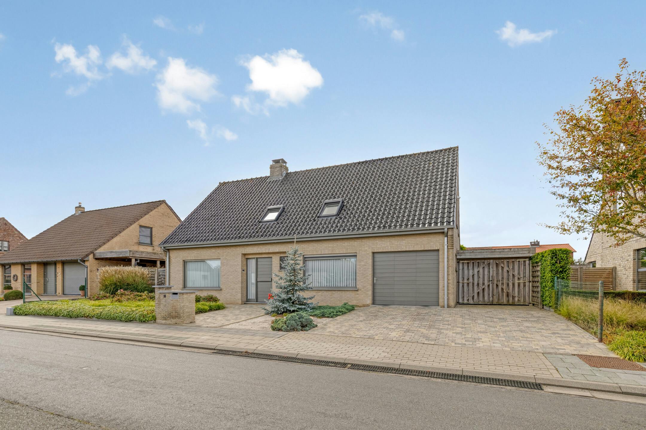 Villa te koop met 5 kamers in Dikkebus op 708m² foto 2