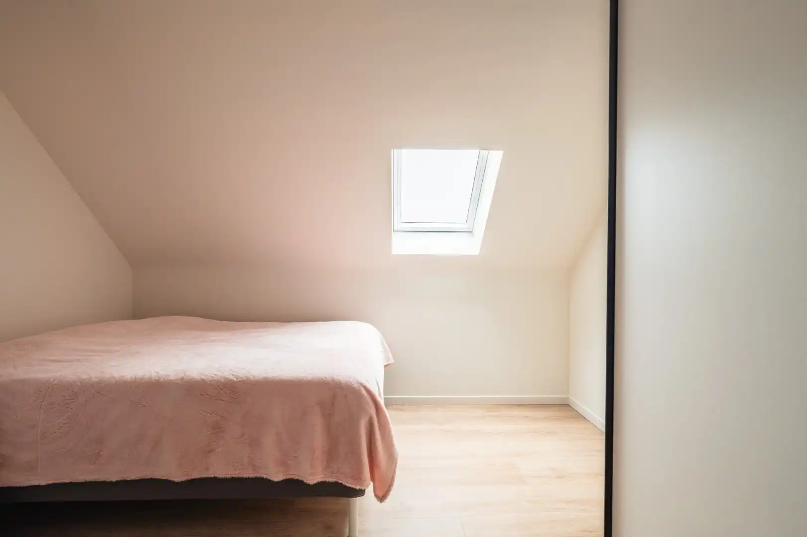 BEN appartement met aangenaam terras, 2 slks, autostaanplaats en direct instapklaar. foto 8