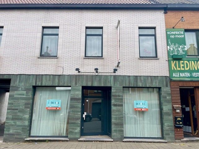 Winkel/kantoorpand te Wondelgem centrum foto {{pictureIndex}}