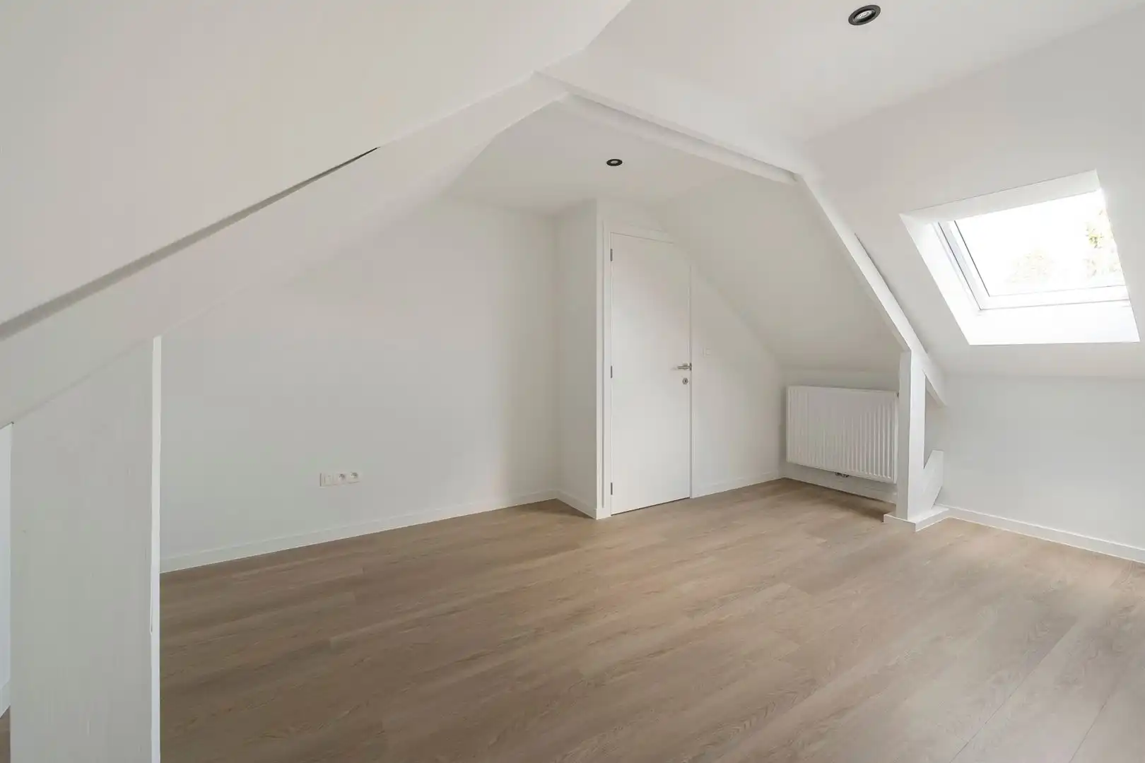 Volledige gerenoveerde woning met 2 slaapkamers foto 14