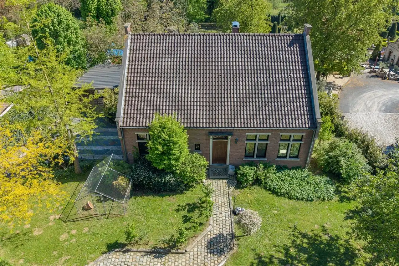 Klassieke villa met parktuin en verfijnde woonstijl op 2.663 m² foto 2
