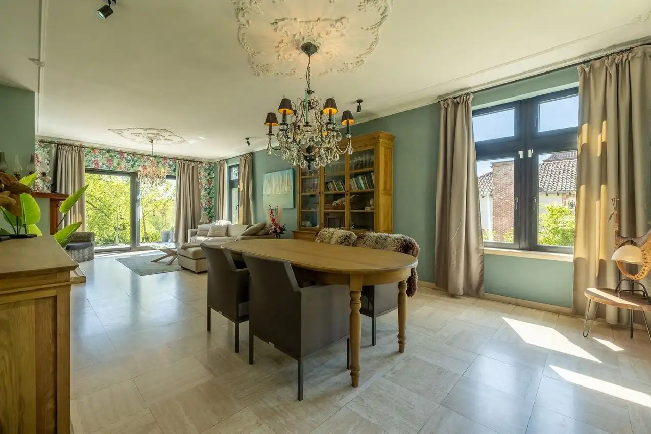 Moderne "Engelse charme, hedendaagse verfijning in oase van groen foto 2
