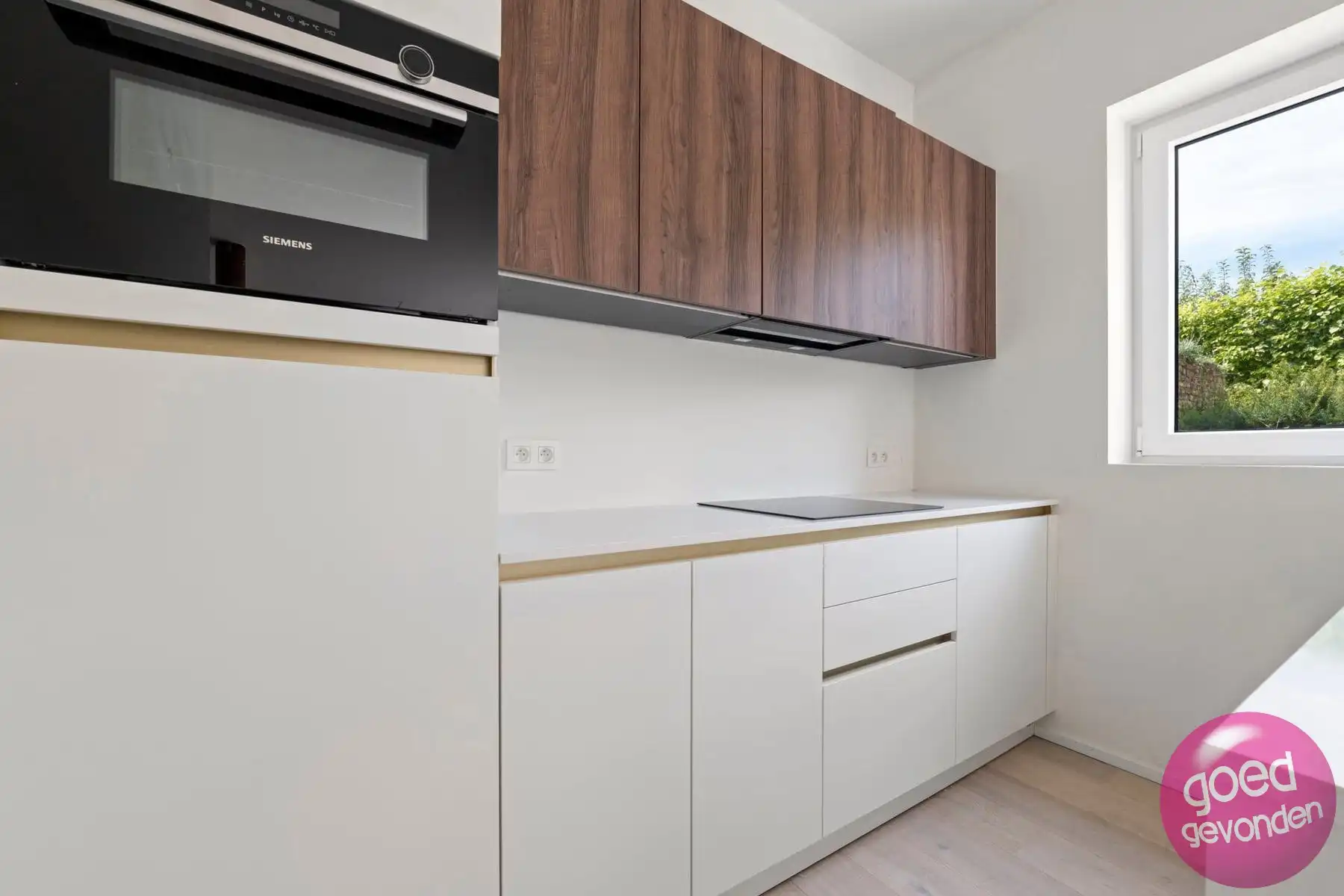 NIEUW APP - 1of2 SLK - TERRAS - KELDER - CENTRUM - GEEN BTW foto 12