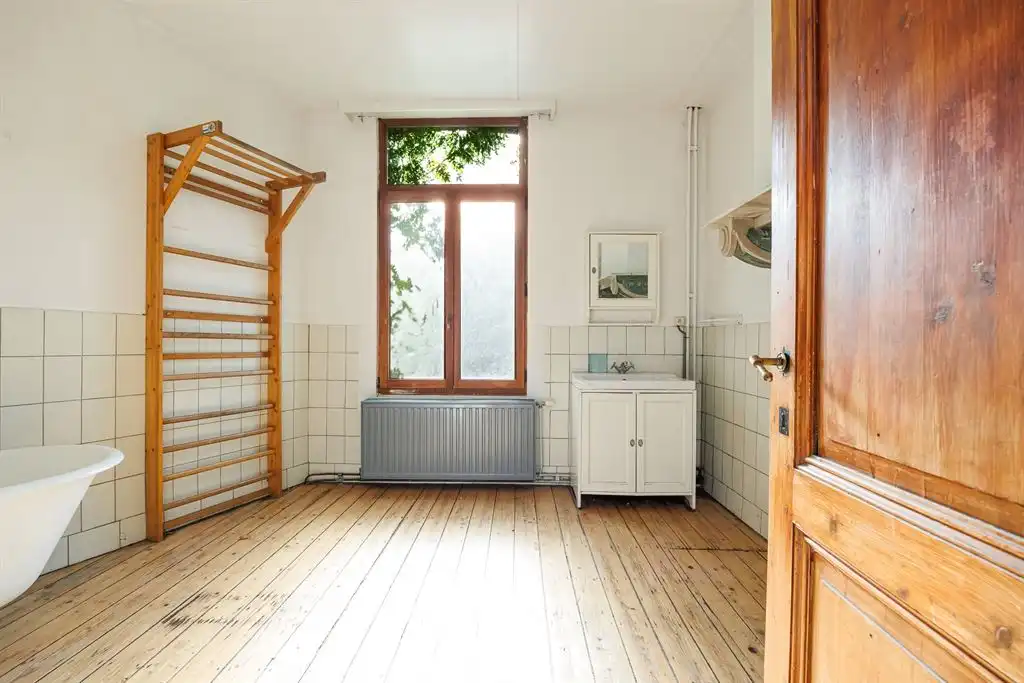 Uitzonderlijke woning met bijzonder magazijn foto 16