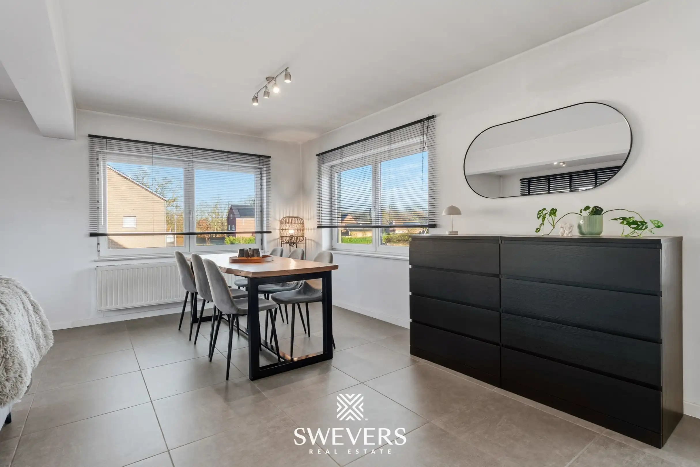 Gerenoveerd appartement met terras op topligging in Diepenbeek foto 14