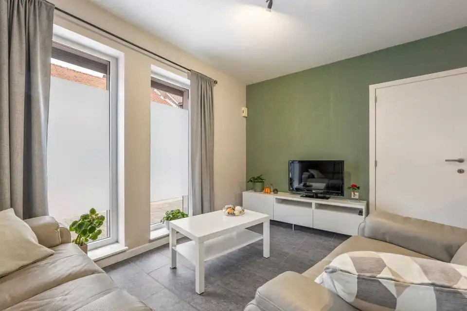 INSTAPKLARE HALFOPEN BEBOUWING MET ZONNEPANELEN EN TERRAS IN TONGEREN foto 5