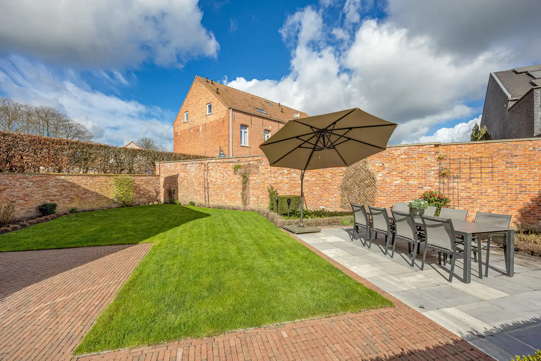 Ruime gezinswoning met 5 slaapkamers op een perceel van 638m². foto 30