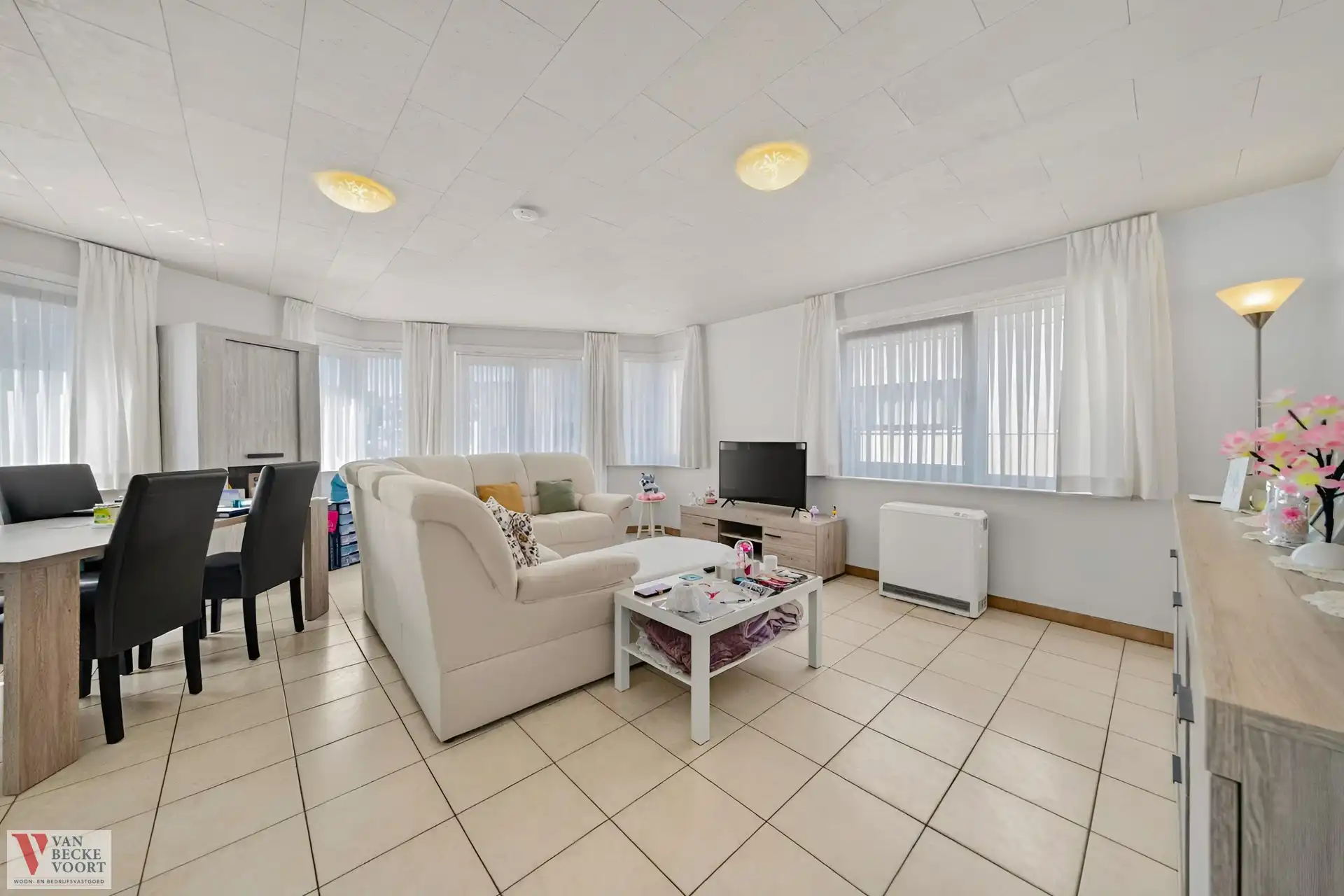 Lichtrijk 2-slaapkamerappartement met stadszicht foto 3