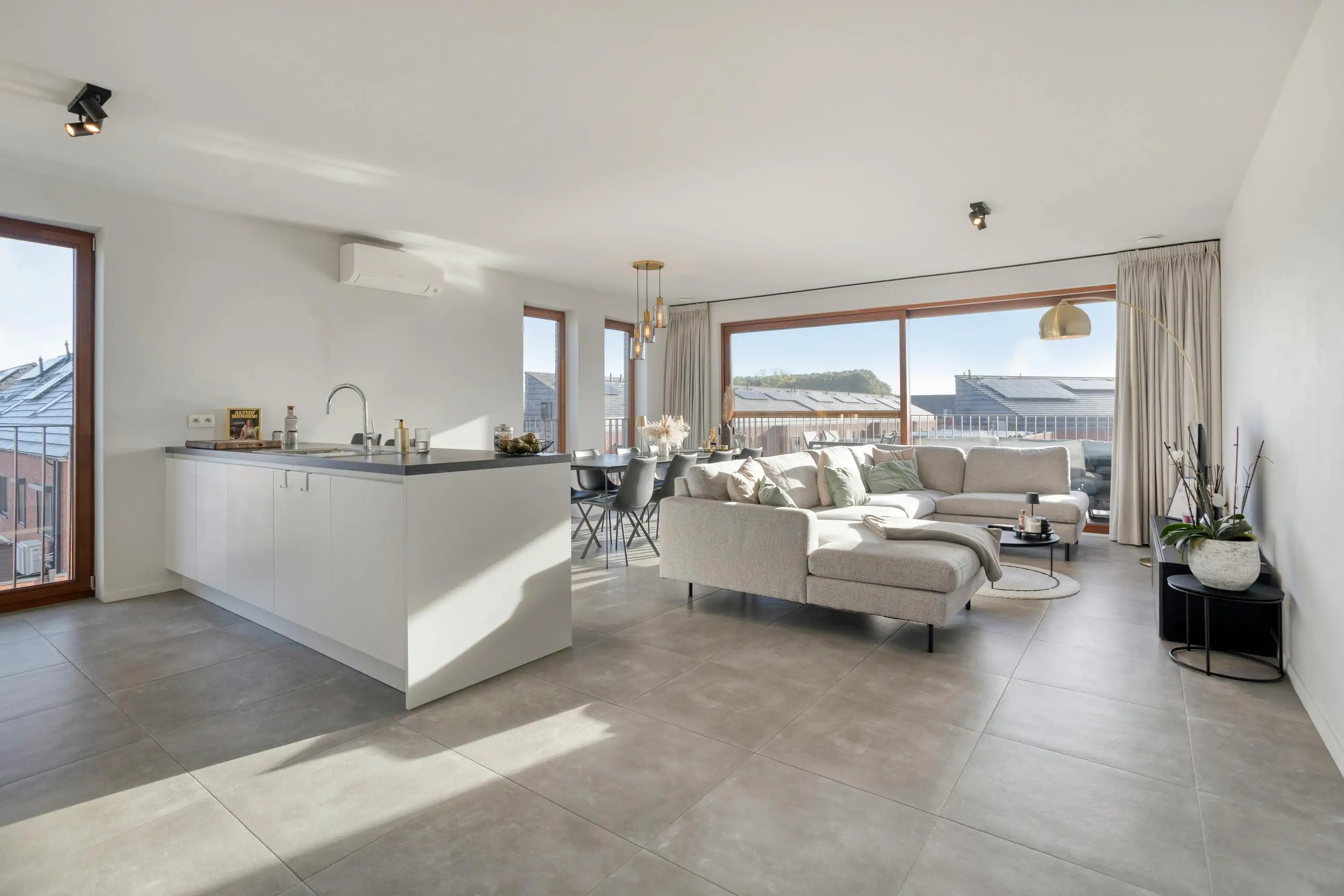 Recent appartement met 3 slaapkamers, terras en staanplaats foto 4