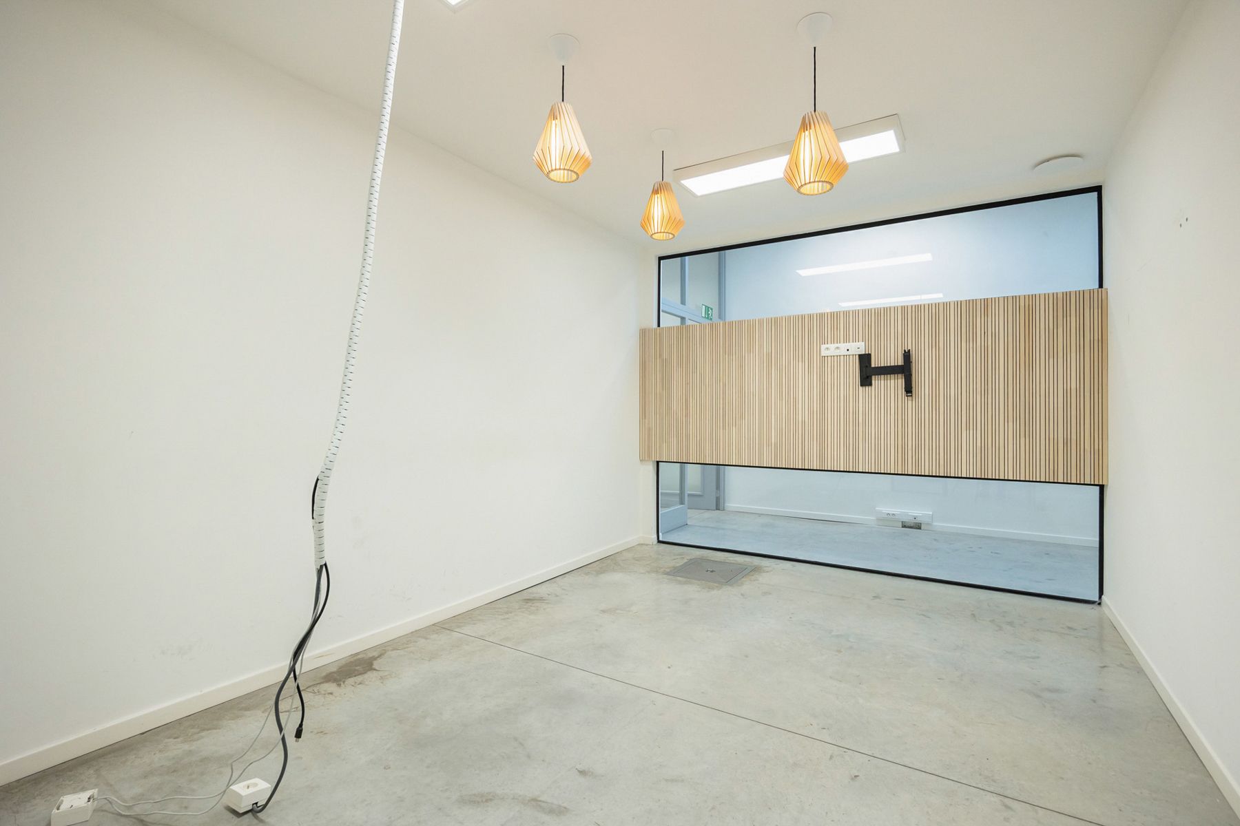 Instapklaar kantoorgebouw te koop in Merksem foto 19