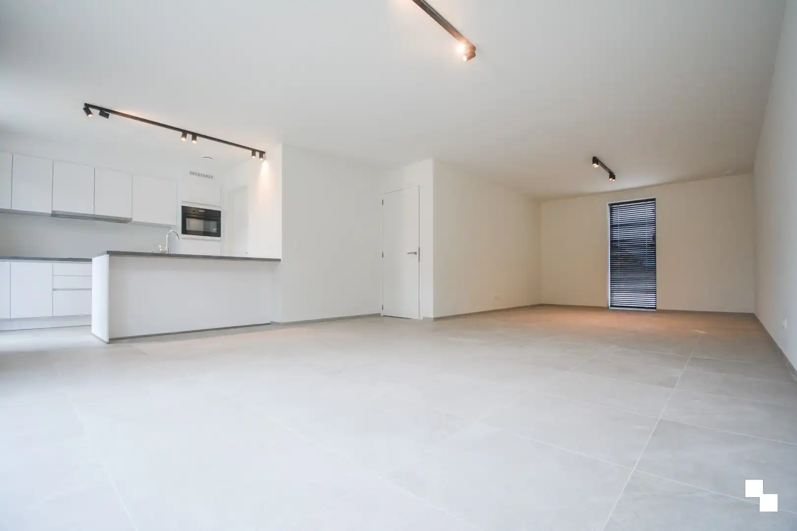 Volledig afgewerkte nieuwbouwwoning met carport te Sleihage foto 4