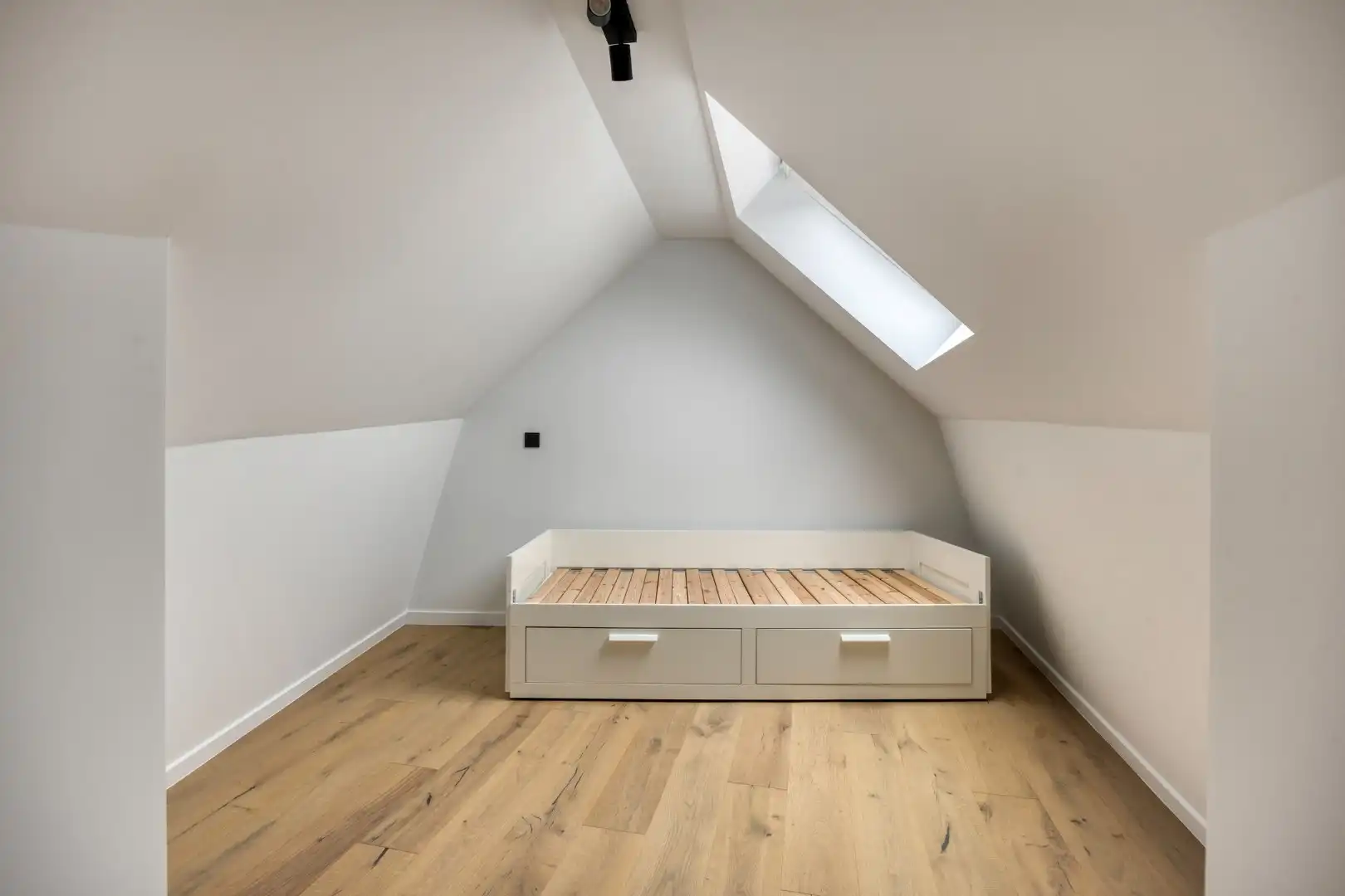 Volledig gerenoveerde en gemeubelde studentenkamers met privé-sanitair. foto 15