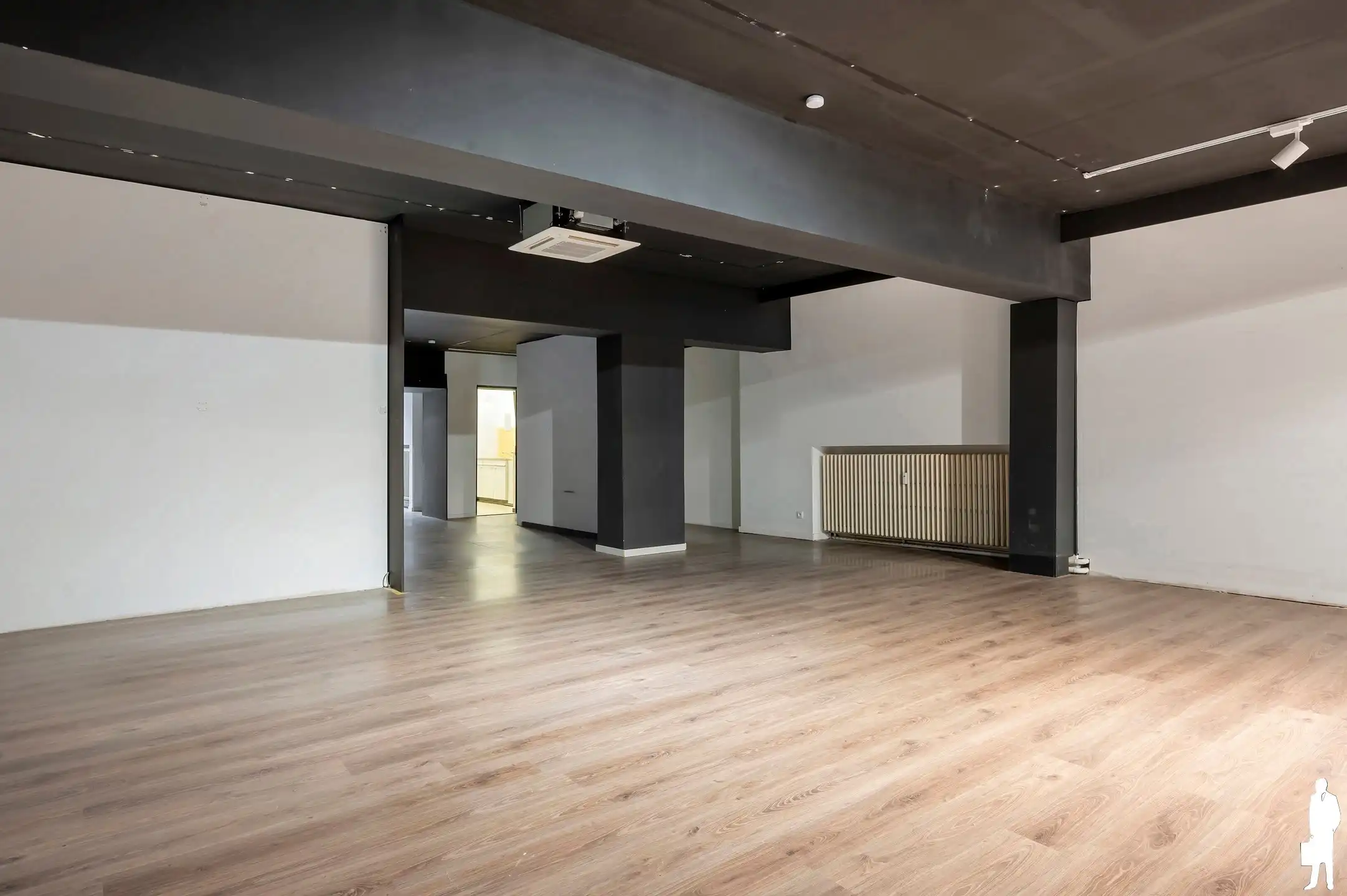 Gelijkvloers handelspand met een oppervlakte van ca. 180m² foto 7