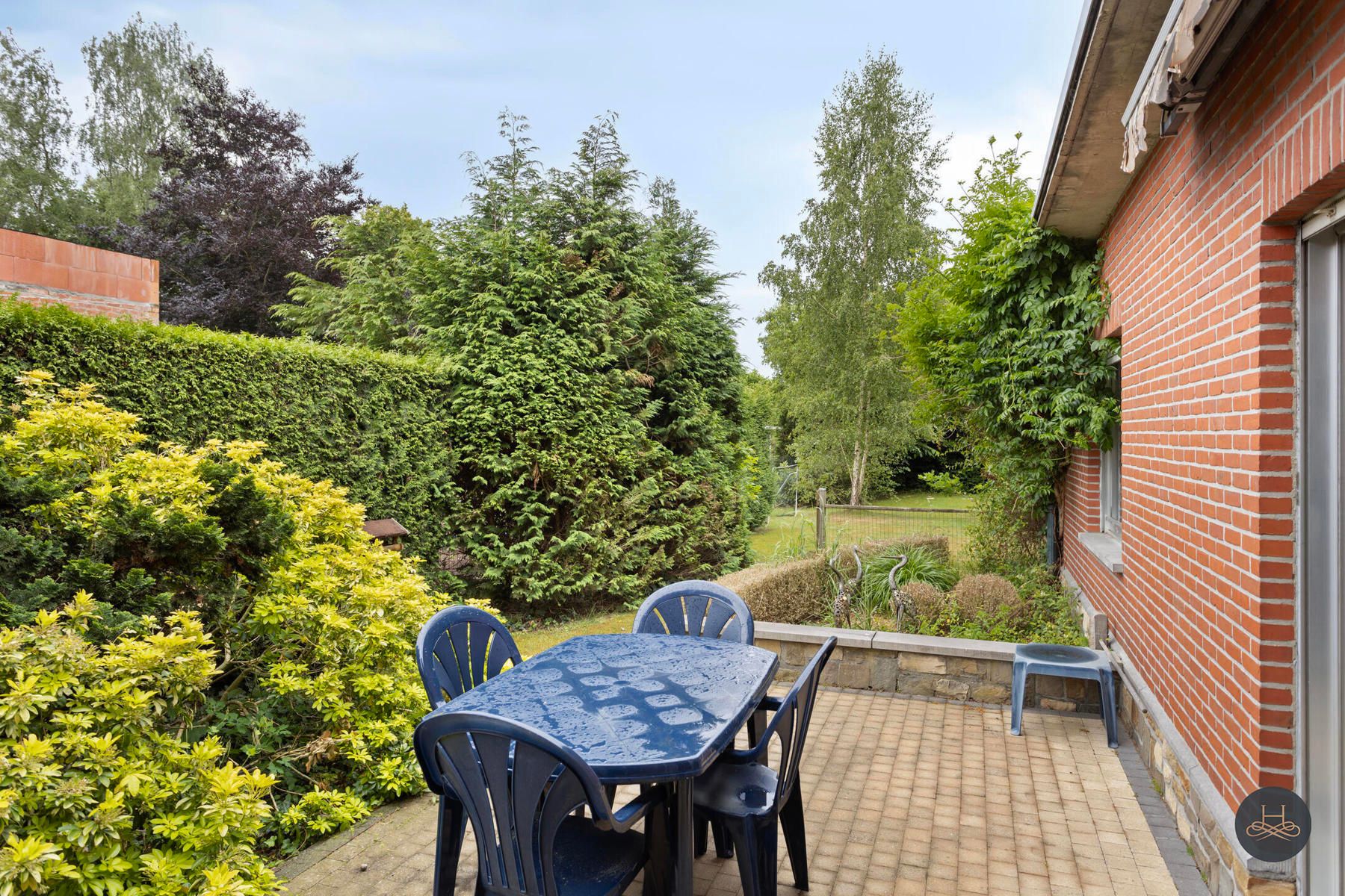 Ruime woning in een rustige groene wijk op een groot perceel foto 9