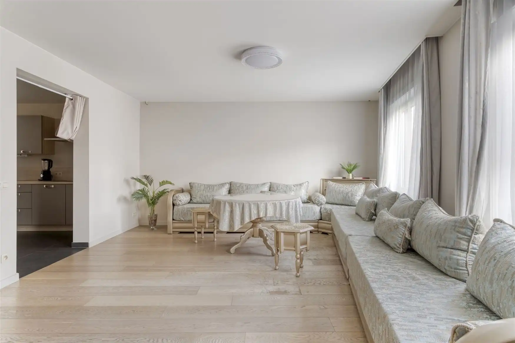 Instapklare woning met garage en conforme elektriciteit. foto {{pictureIndex}}