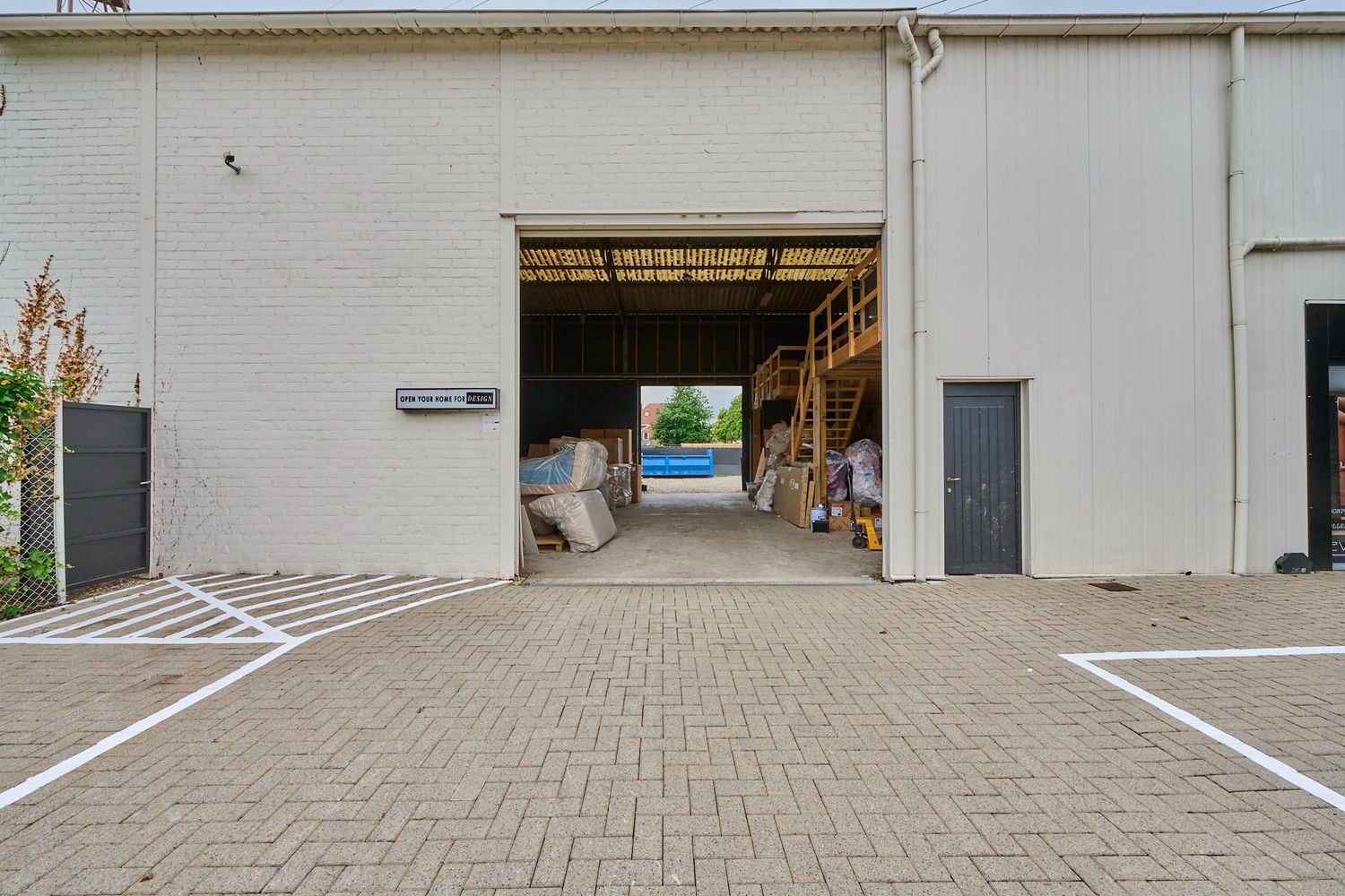 Showroom met magazijn foto 15