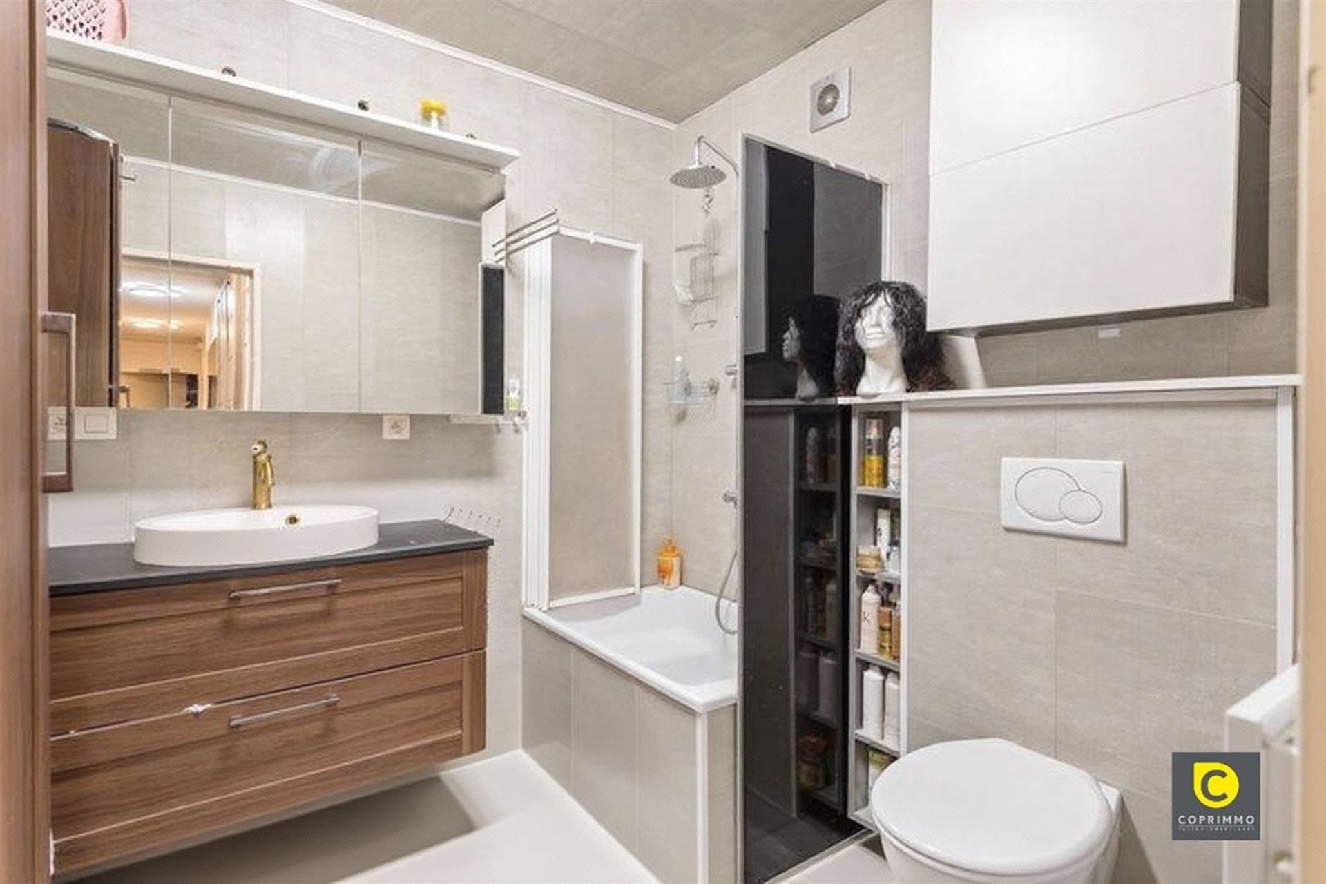 Gelijkvloers app. 190 m² met  4 slk foto 7