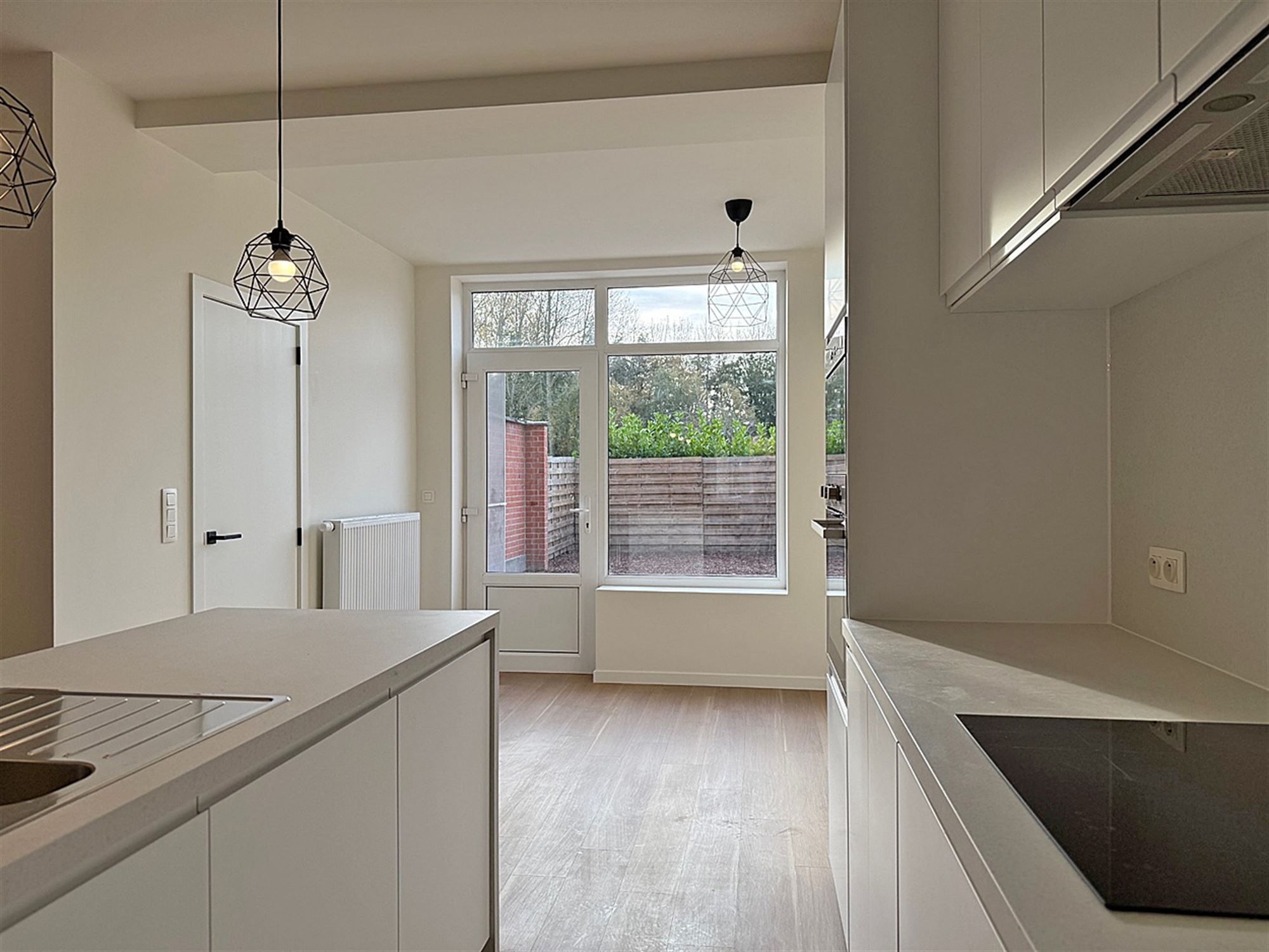 Instapklare vernieuwde (starters)WONING met 2 slaapkamers, terras, kelder & staanplaats  foto 6