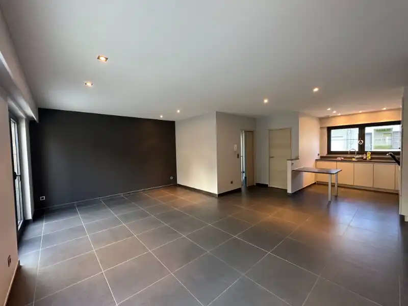Woning met garage, fietsenberging en ruim terras foto 7