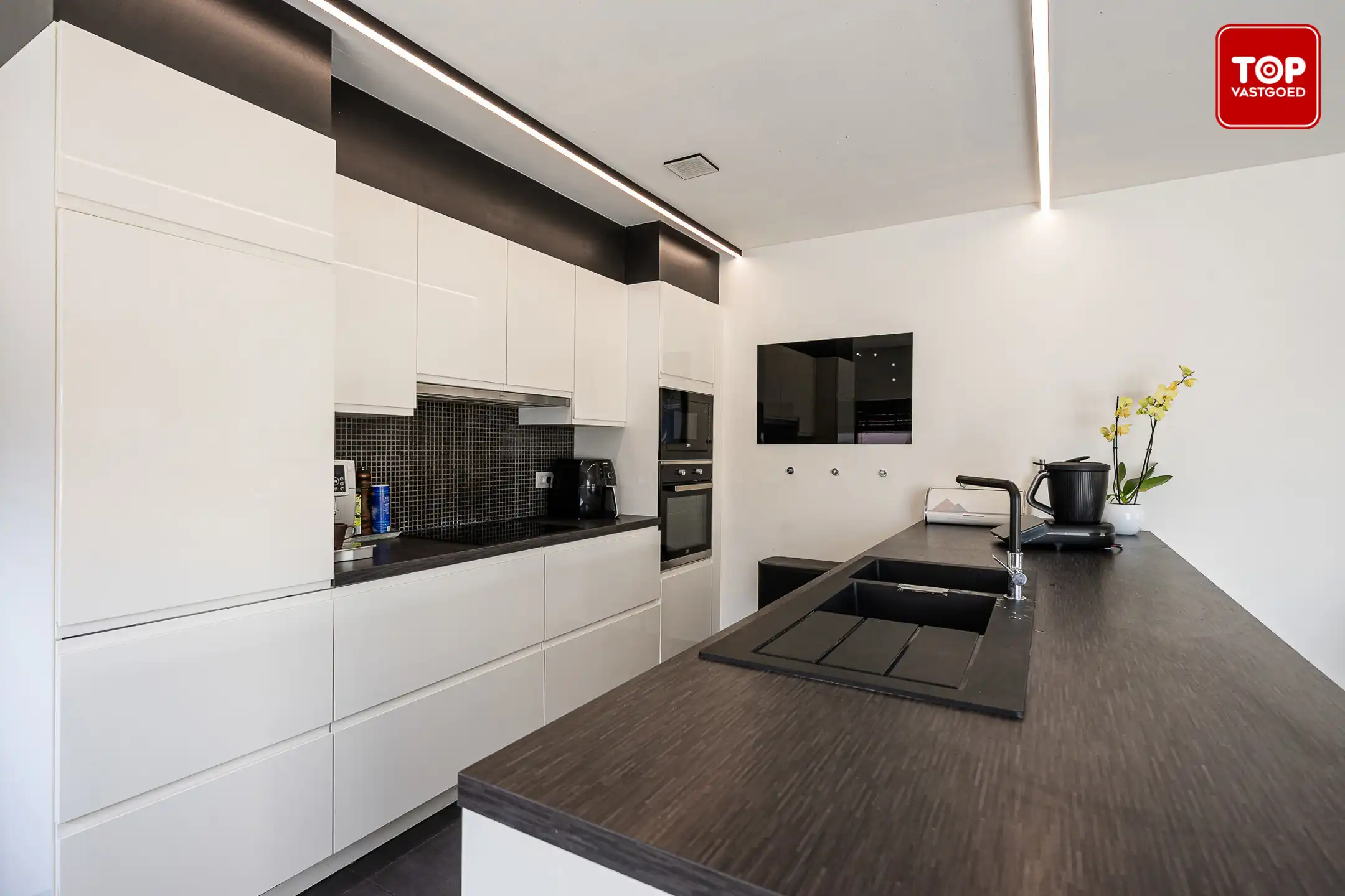 Prachtig gerenoveerde woning met 3 slaapkamers. foto 6
