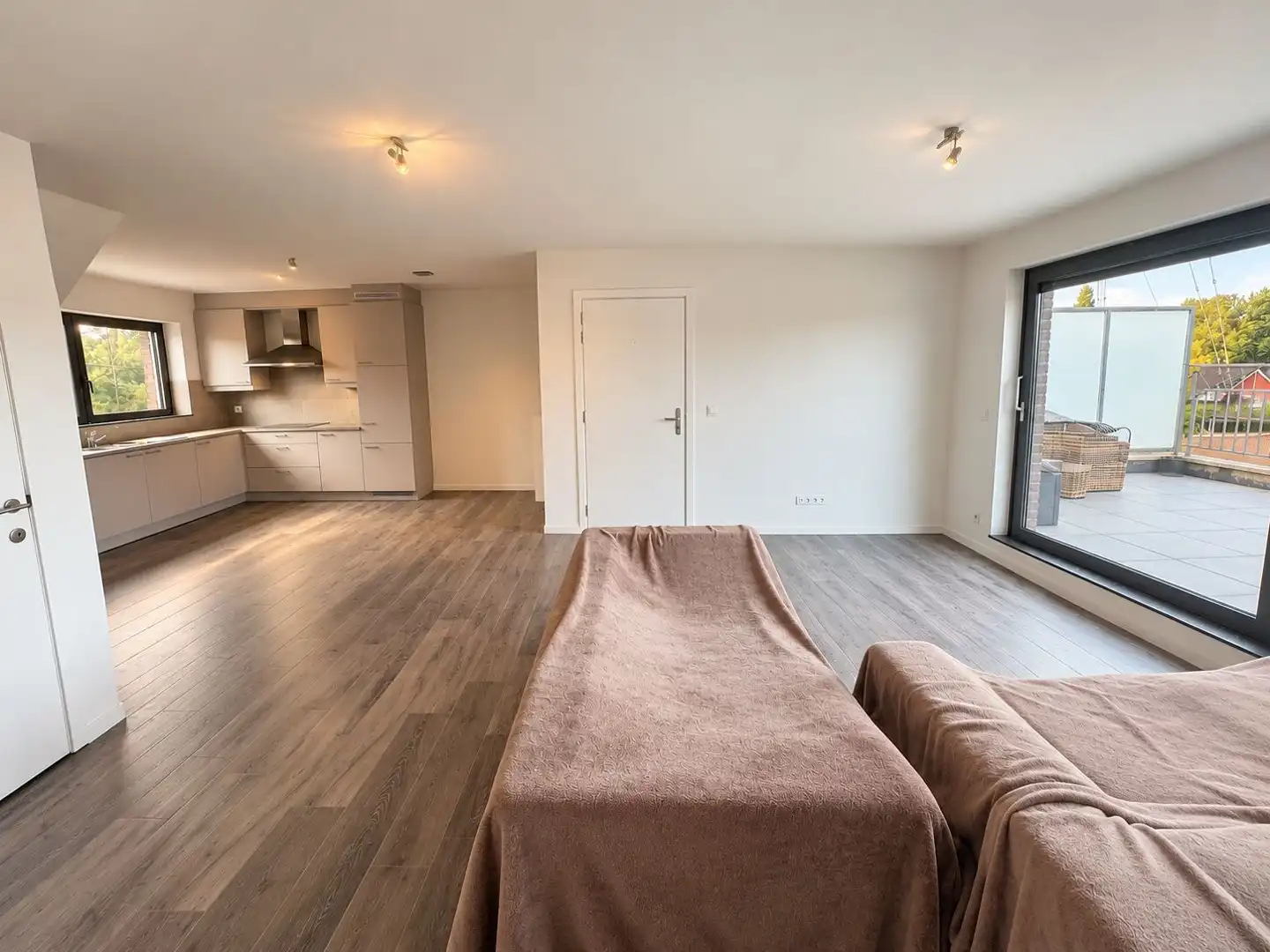PENTHOUSE+TERRAS +/- 30 m² foto 3