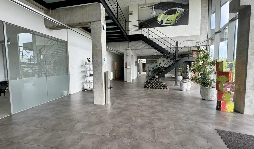 Bedrijfspand met buitenopslag te huur vlakbij E17 in Zwijndrecht foto 13